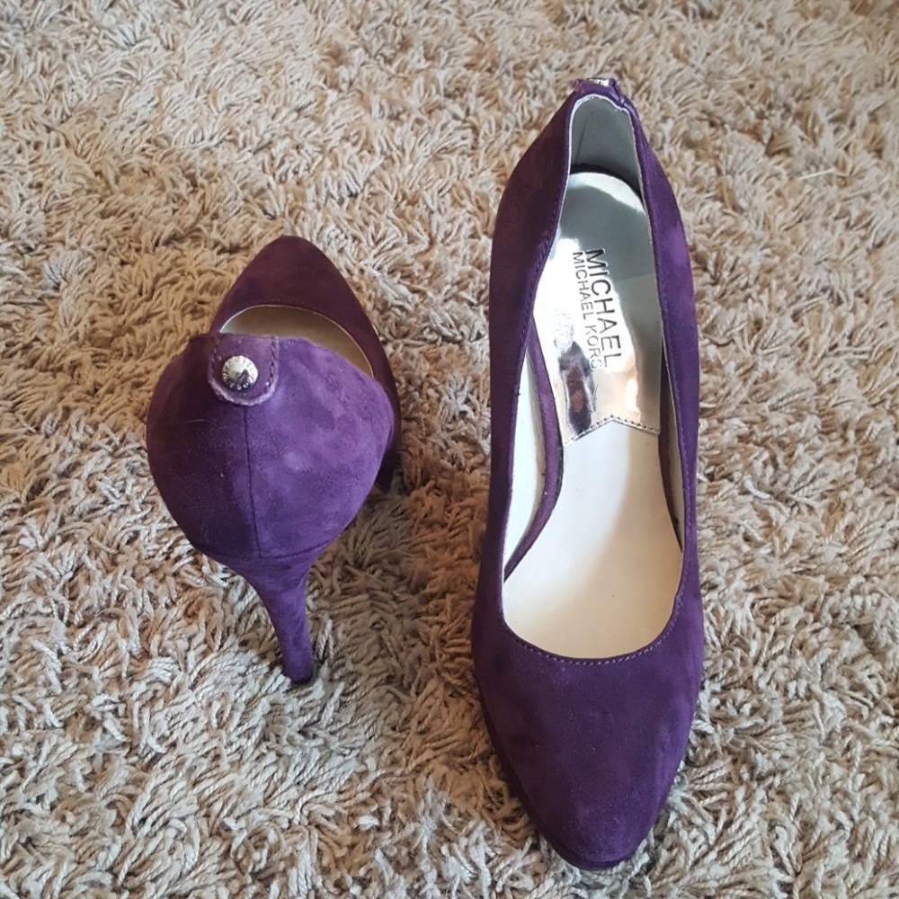 Michael Kors size 8 purple suede heels